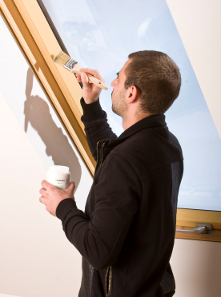 Pflege- und Wartungsarbeiten der Fensteroberfläche – Holzfenster
