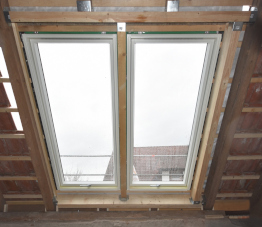 Alter Bauernhof im Norden Bayerns- Teamarbeit für große Fenster